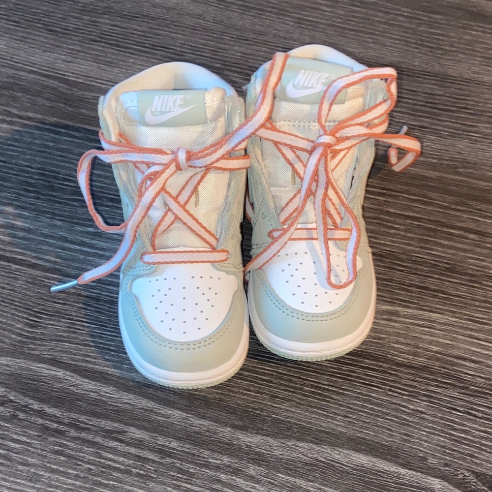 Nike Kids' Sneakers in White and Peach